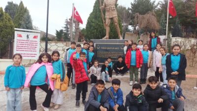 Yerköy İbrahim Karaoğlanoğlu İlkokulu 3/B sınıfı öğrencileri, öğretmenleri eşliğinde Yerköy