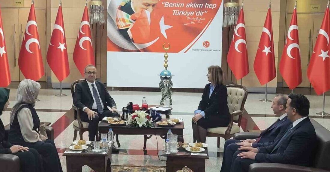 AK Parti heyeti, MHP'ye bayram ziyaretinde bulundu. AK Parti heyeti,