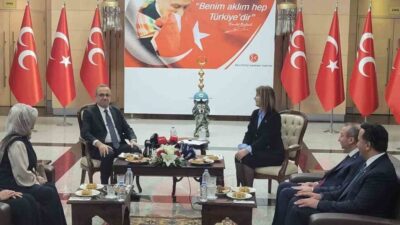 AK Parti heyeti, MHP'ye bayram ziyaretinde bulundu. AK Parti heyeti,