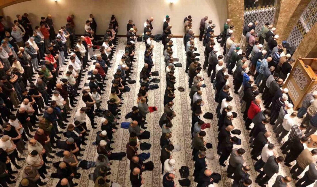 Ankaralılar, Kadir Gecesi'ni Kur'an tilaveti ve dualarla Ayşe Hatun Özden