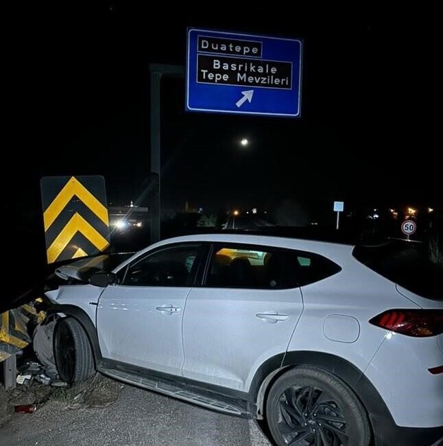 Polatlı'da meydana gelen kazada sürücüye ulaşılamadı. Olay yerine gidenler aracın
