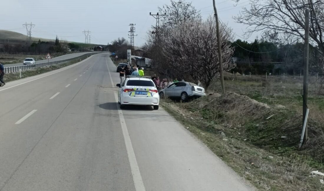 Ankara'nın Beypazarı İlçesi'nde aracın şarampole uçması sonucu meydana gelen kazada