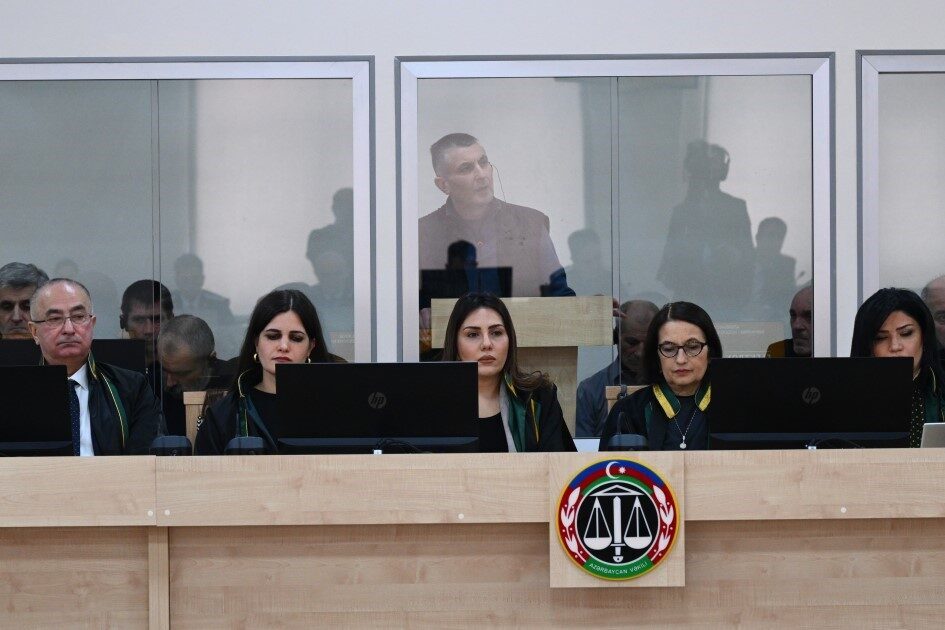 Azerbaycan'da eski Dağlık Karabağ yöneticileri, savaş suçu itiraflarında bulundu. Duruşmada