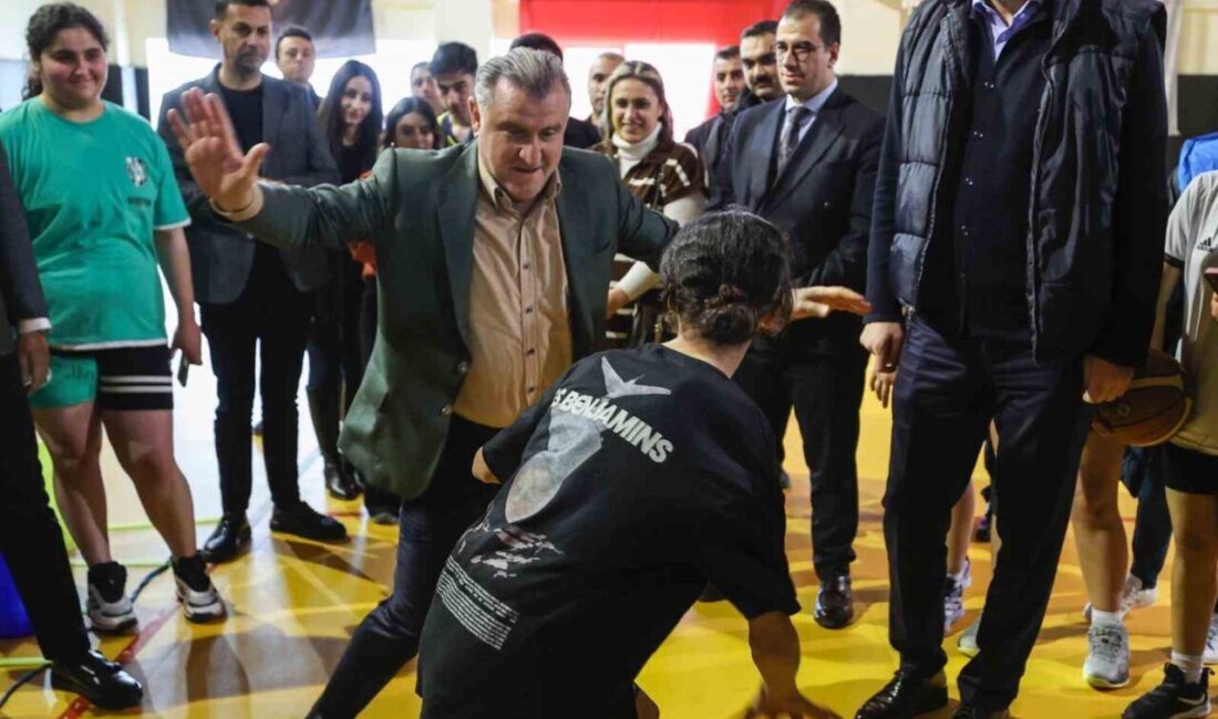Gençlik ve Spor Bakanı Osman Aşkın Bak, İstanbul'da düzenlenecek Okul