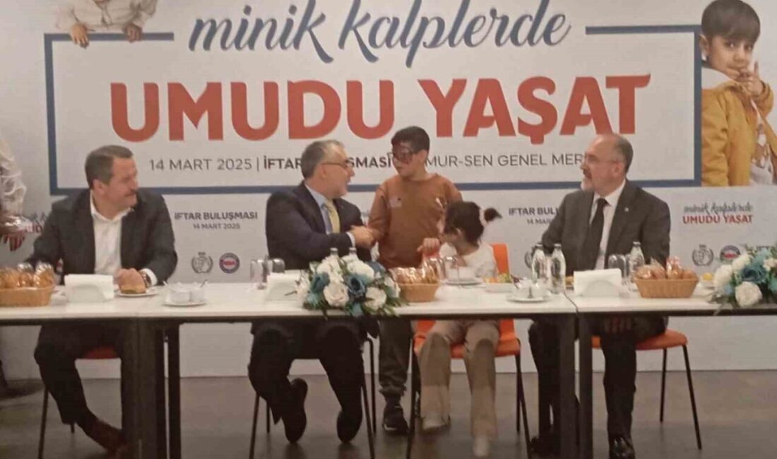 Çalışma ve Sosyal Güvenlik Bakanı Vedat Işıkhan, Memur-Sen'in düzenlediği 'Minik