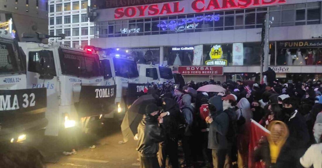 İstanbul Büyükşehir Belediye Başkanı Ekrem İmamoğlu'na destek vermek amacıyla Ankara'da