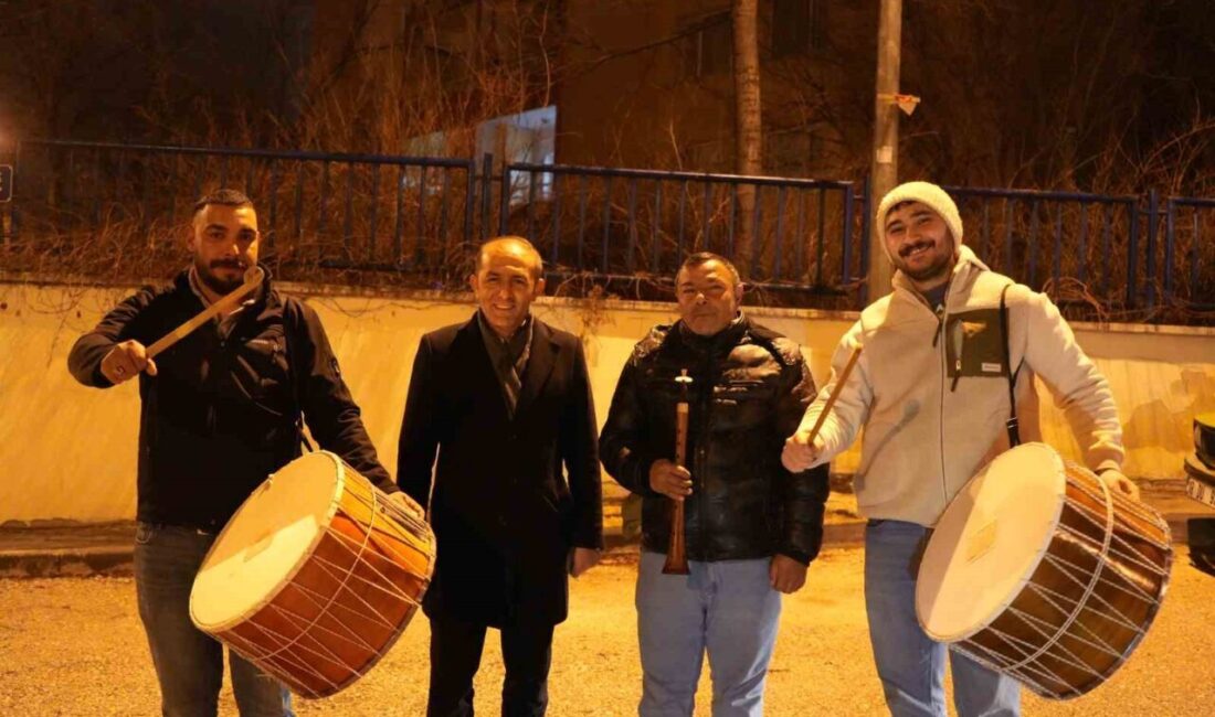 Başkentte Ramazan davulcuları ilk sahurla çalışmaya başladı Ankara'da Ramazan ayının gelmesiyle