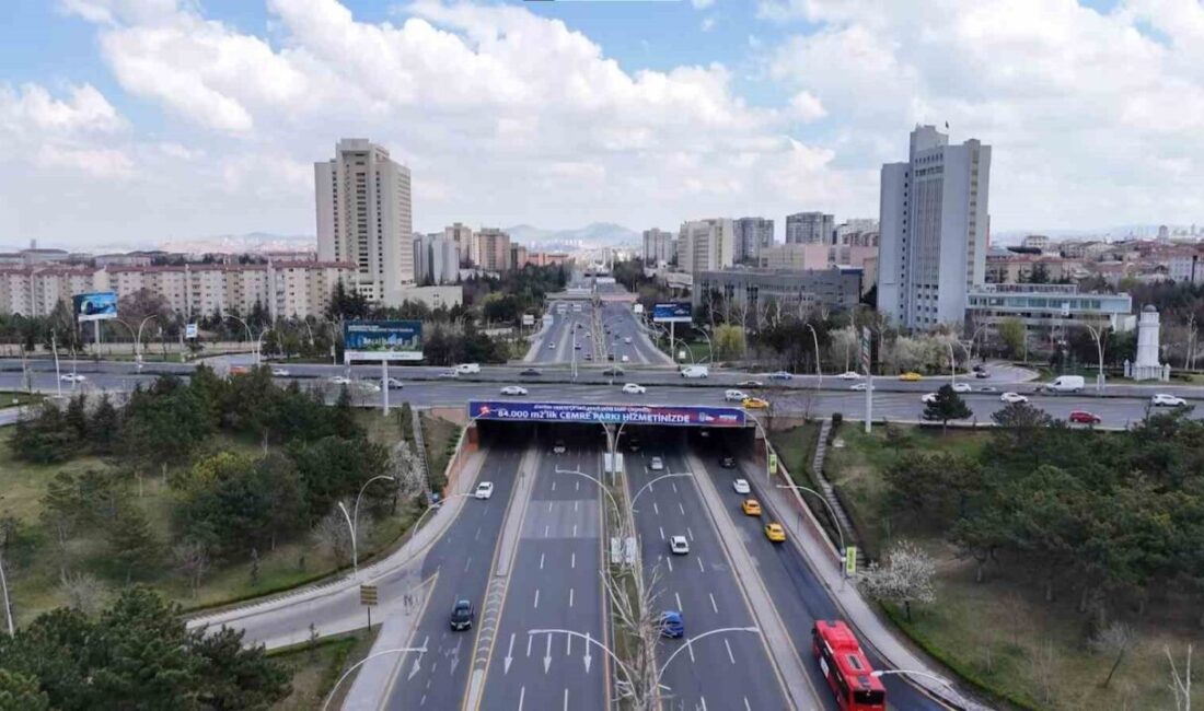 Ankara'da Bayram tatilinde sokaklar bomboş kaldı. Hareketlilik azalırken drone ile