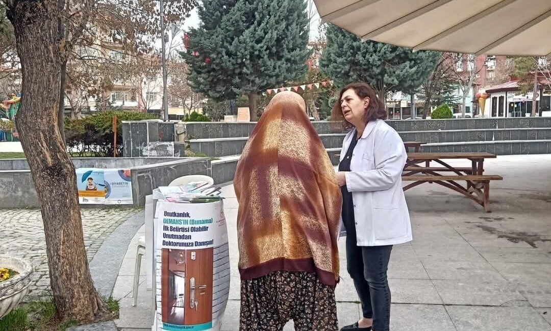 Beypazarı Sağlık Müdürlüğü, Ulusal Yaşlılar Haftası kapsamında Atatürk Parkı'nda bilgilendirme