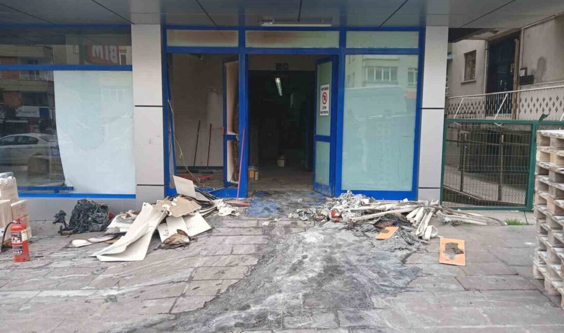 Ankara'nın Keçiören ilçesinde bulunan BİM marketin deposunda çıkan yangın, elektrikli