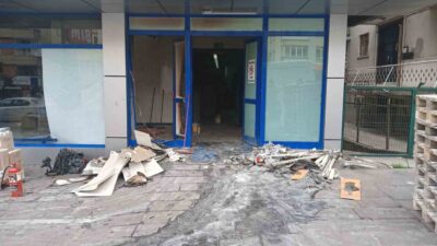 Ankara'nın Keçiören ilçesinde bulunan BİM marketin deposunda çıkan yangın, elektrikli