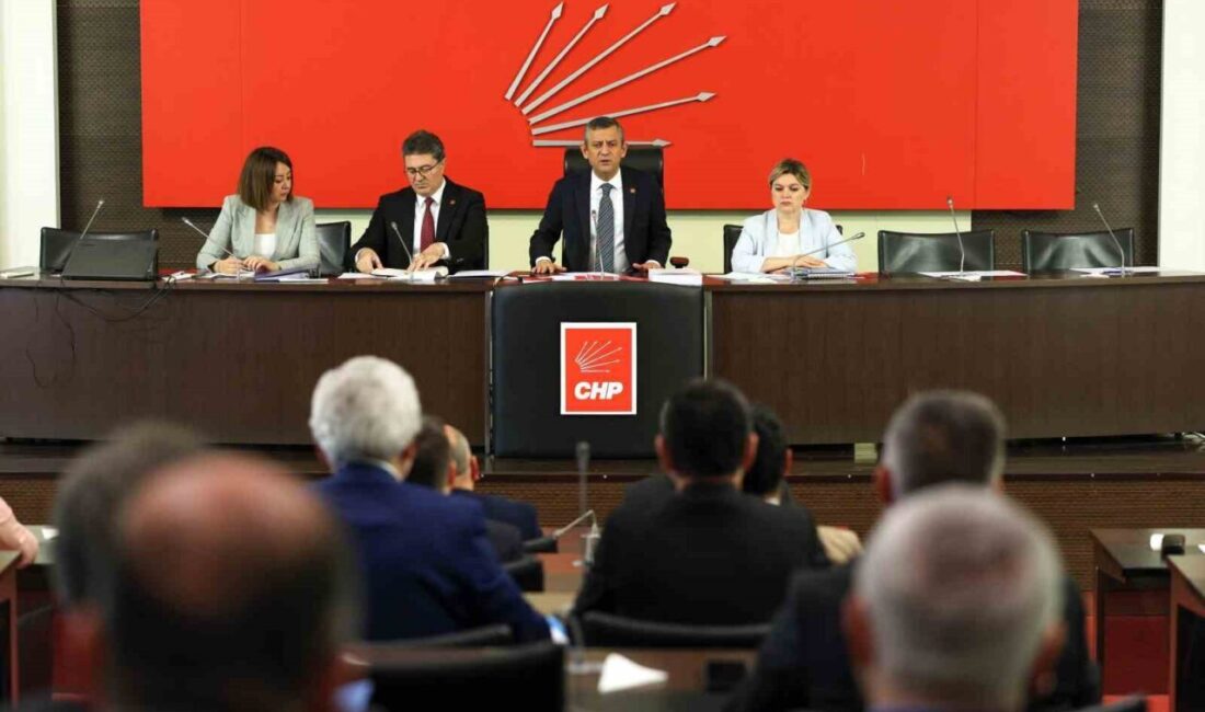 Özgür Özel başkanlığındaki CHP Parti Meclisi, İstanbul Büyükşehir Belediye Başkanı