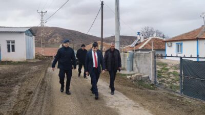Kaymakam Murat Görmüş, İlçe Jandarma Komutanı Burak Öztürk ile birlikte