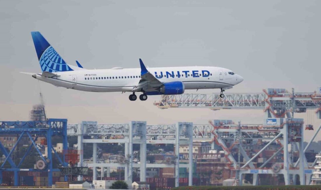 ABD'den Çin'e giden United Airlines'a ait uçak, pilotun pasaportunu unutması