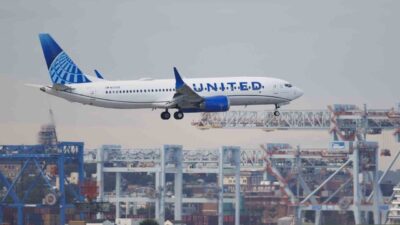 ABD'den Çin'e giden United Airlines'a ait uçak, pilotun pasaportunu unutması