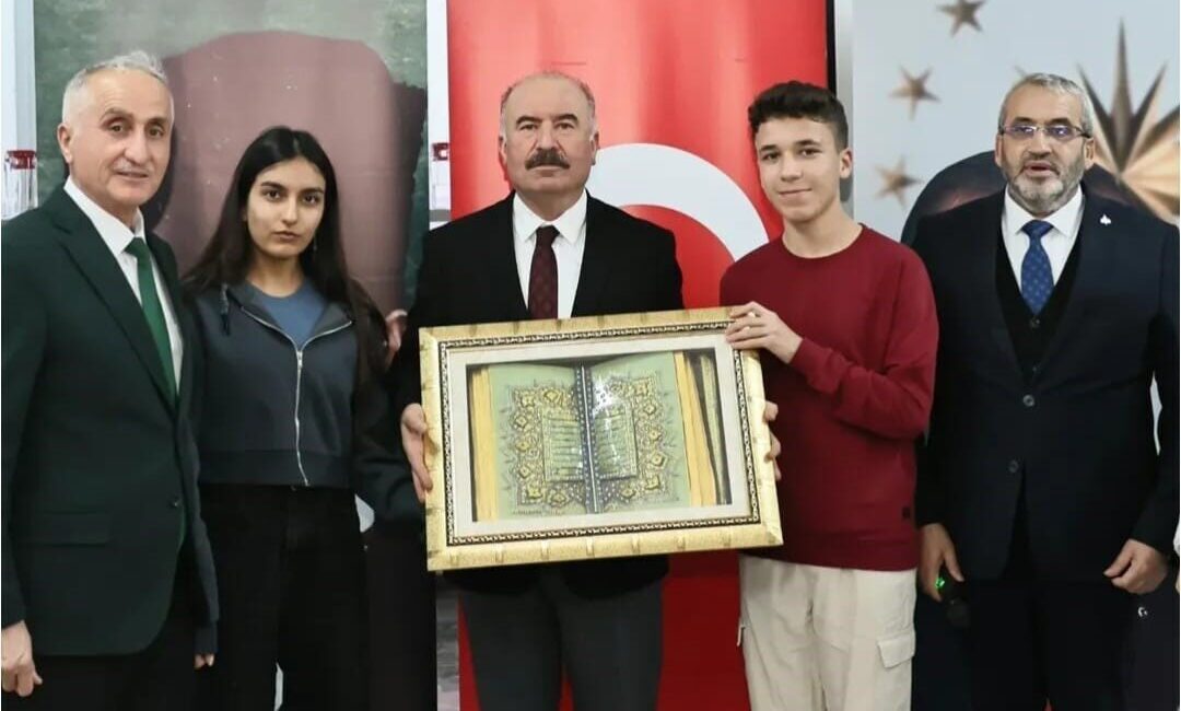 Çorum'da Milli Eğitim Bakanlığı tarafından düzenlenen "İftarda Konuşalım Programı"nda Vali