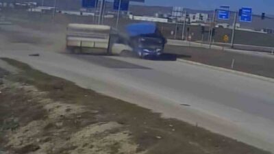 Çorum'un Alaca ilçesinde meydana gelen kazada iki kamyonet çarpıştı, 3