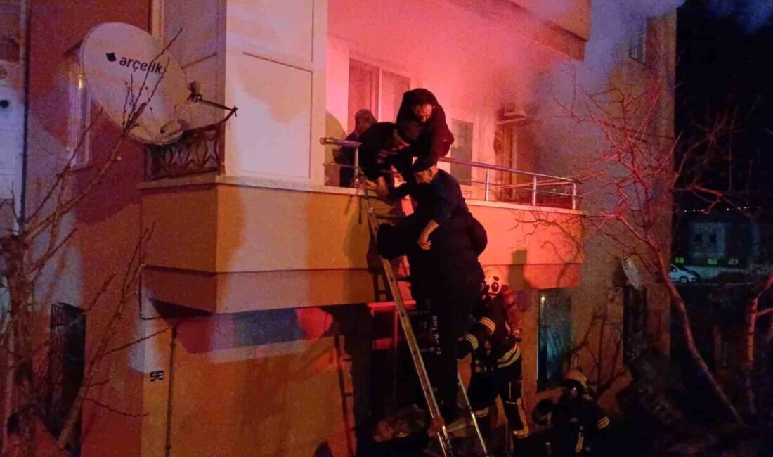 Çorum'daki apartmanda çıkan yangında dumandan etkilenen 6 kişi hastaneye kaldırıldı.
