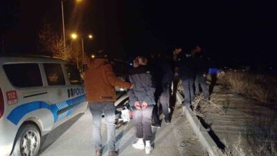 Çorum'da kaçan motosikletli ve yolcusu polis tarafından yakalandı. Sürücüye 72.635