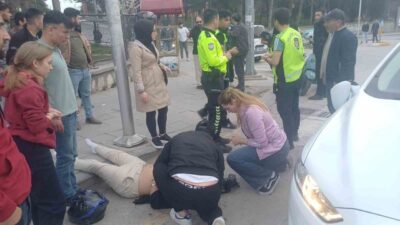 Çorum'da Gazi Caddesi'nde meydana gelen trafik kazasında motosiklet sürücüsü E.Ş.