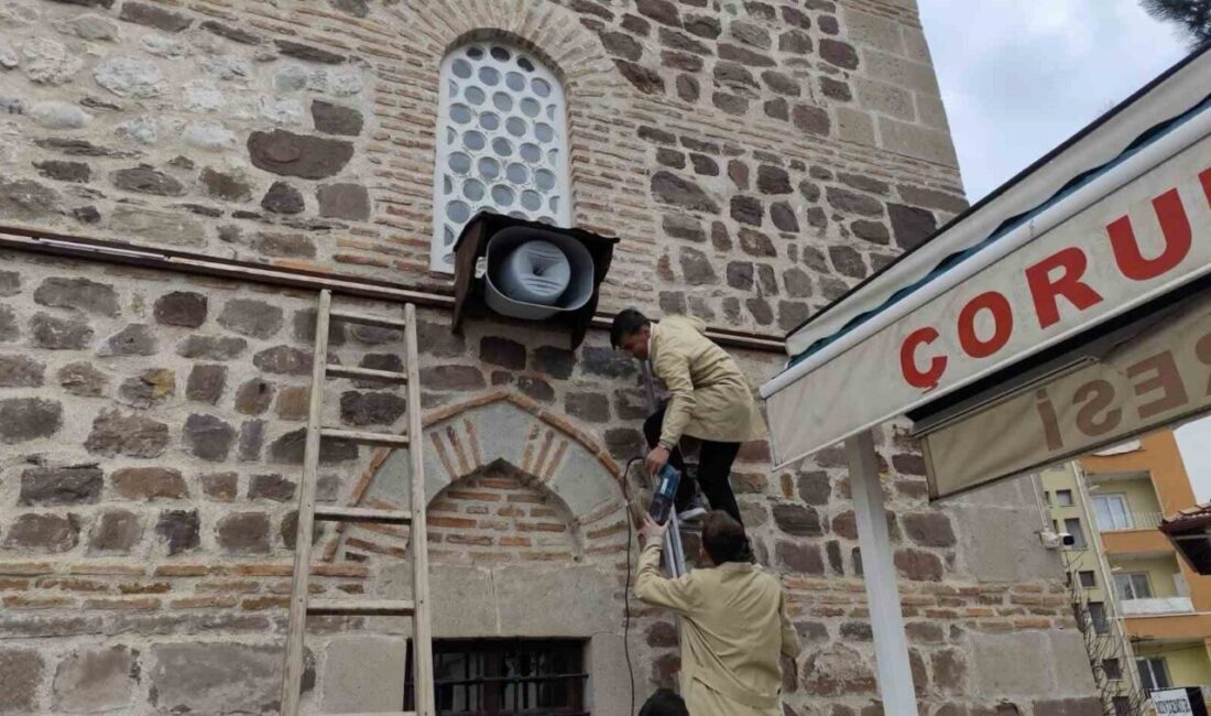 Çorum’un Sungurlu ve Osmancık ilçelerinde öğrenciler, camilerde bakım ve onarım