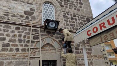 Çorum’un Sungurlu ve Osmancık ilçelerinde öğrenciler, camilerde bakım ve onarım