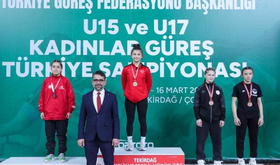 Çorumlu güreşçi Esra Özmez, 54 kilogram kategorisinde Türkiye 2’ncisi olarak,