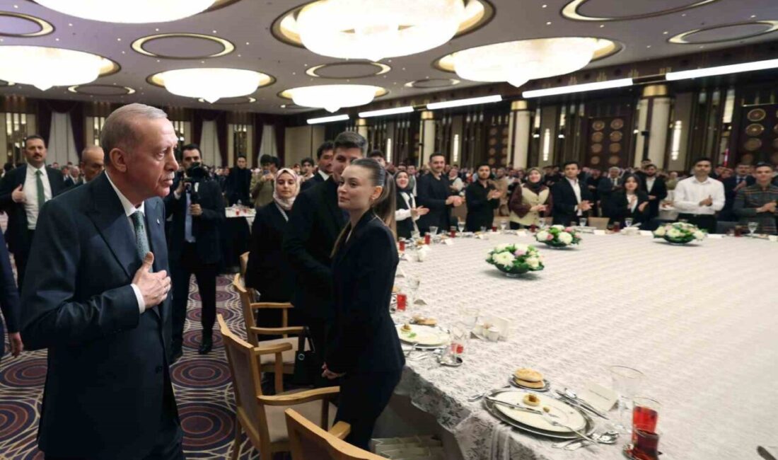 Cumhurbaşkanı Erdoğan, gençlerle iftar programında bir araya gelerek ülkenin geleceği