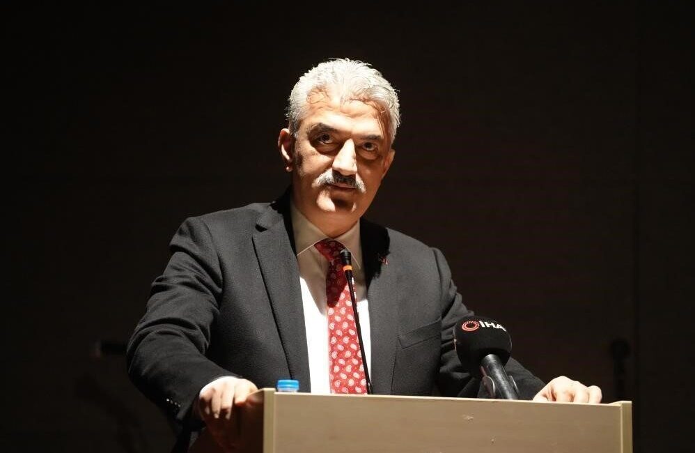 Cumhurbaşkanı Erdoğan’ın ailesine yönelik hakaretlere Vali Makas’tan tepki: “Şiddetle kınıyorum” Kırıkkale Valisi Mehmet Makas,