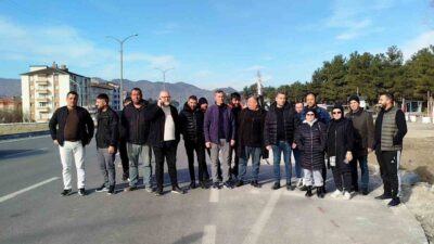 Çorum'un Osmancık ilçesinde D100 karayolunda yapılan genişletme çalışmaları esnafı zor