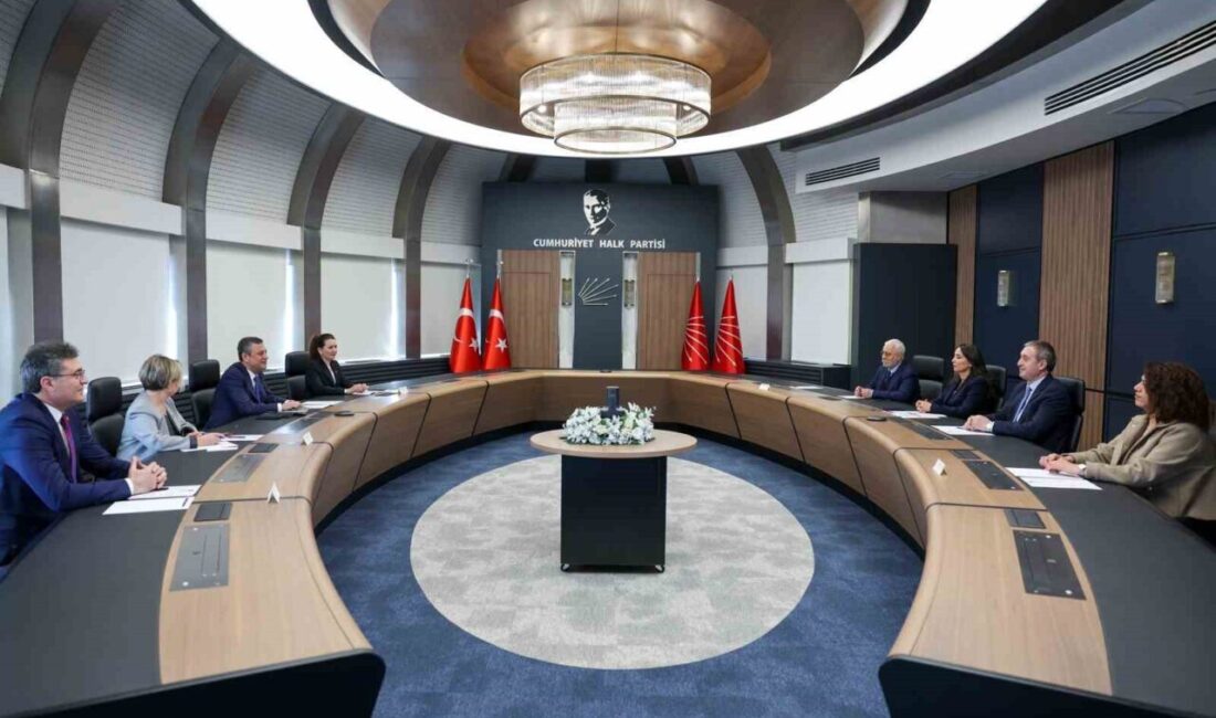DEM Parti heyeti, terörist başı Abdullah Öcalan'ın silah bırakma çağrısı