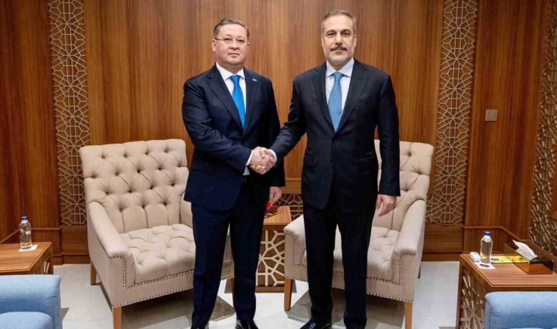 Hakan Fidan ve Murat Nurtleu, Suudi Arabistan'da bir araya geldiler.