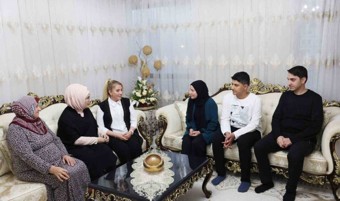 Emine Erdoğan, 15 Temmuz kahramanı Necati Sayın'ın ailesine iftarda konuk