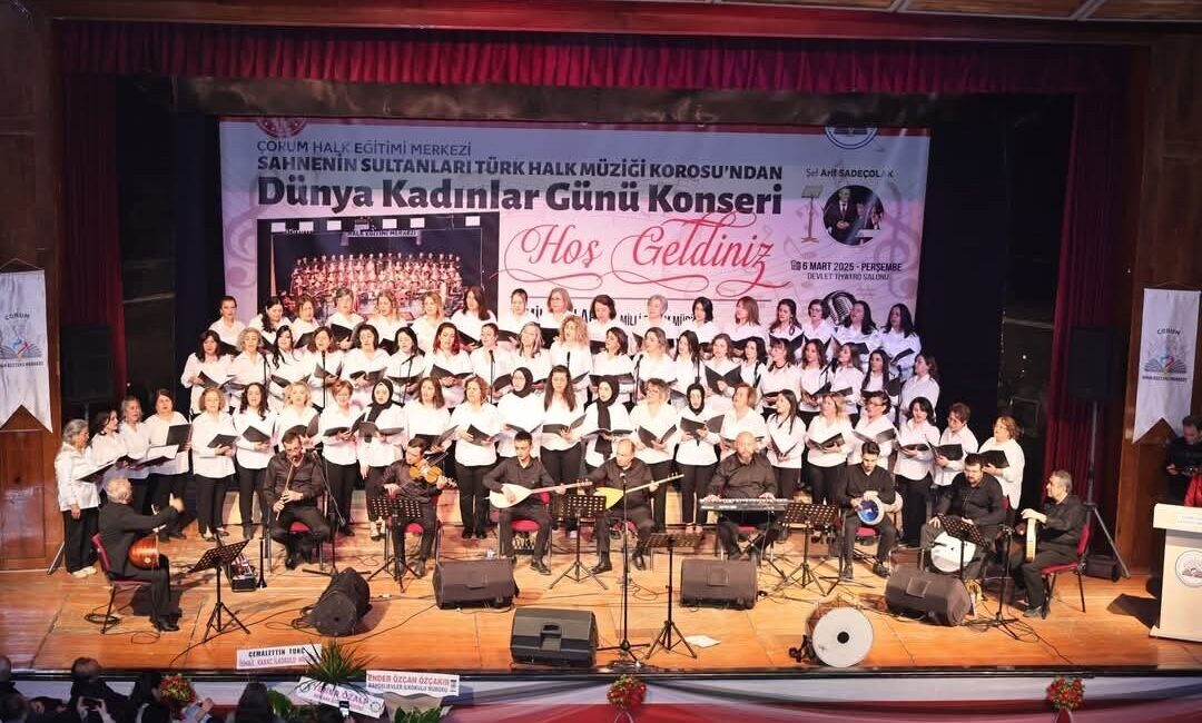 Çorum'da 8 Mart Dünya Kadınlar Günü'ne özel konser veren "Sahnenin