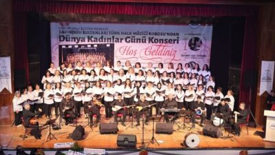 Çorum'da 8 Mart Dünya Kadınlar Günü'ne özel konser veren "Sahnenin
