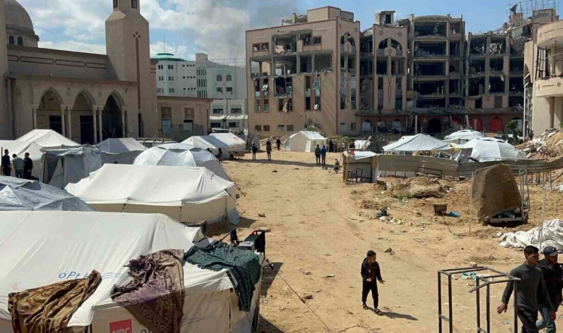 Gazze'de İsrail saldırıları sonucu yerlerinden edilen Filistinliler, Gazze İslam Üniversitesi