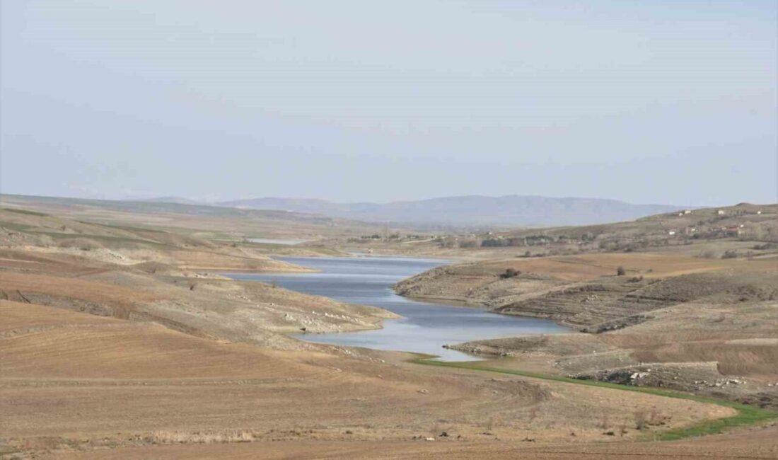 Yozgat'ta kuraklık nedeniyle Gelingülü barajındaki su seviyesi alarm veriyor. Tarımsal