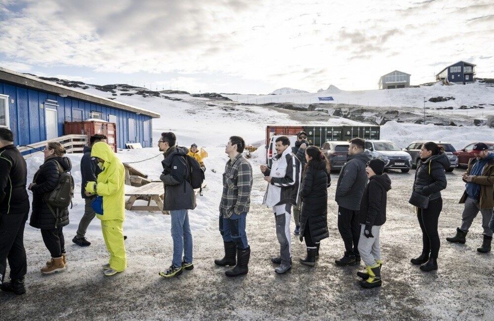 Grönland'de gerçekleşen parlamento seçiminde, Trump'ın ilgisine rağmen Inuit Ataqatigiit ve