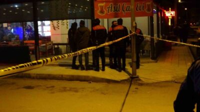Çorum'da kahvehanede çıkan husumet sonucu silahlı saldırı meydana geldi. Saldırı