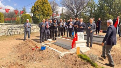 Kahramankazan'da düzenlenen şehitlik ziyaretinde dualarla şehitler anıldı. Programa Kaymakam Parlar,