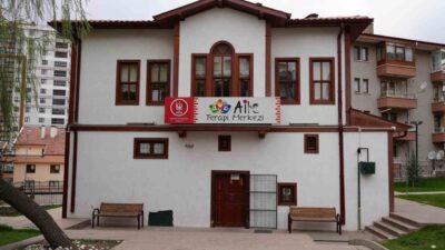 Keçiören Belediyesi'nin Aile Terapi Merkezi'nin Karargahtepe şubesi hizmete başladı. Başkan