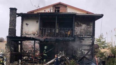 Kırıkkale'nin Bahşılı ilçesindeki müstakil evde elektrik kontağından çıkan yangın büyük