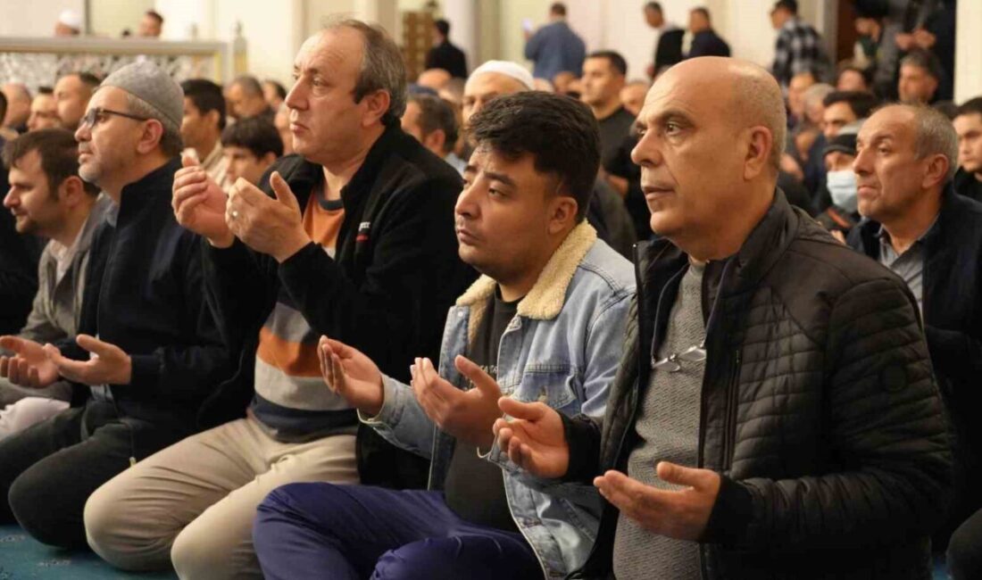 Kırıkkale’de vatandaşlar Kadir Gecesi’nde camileri doldurdu Kırıkkale'de Kadir Gecesi coşkusu