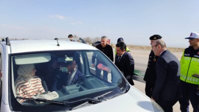 Bayram öncesi Kırşehir'de trafik denetimleri arttırıldı. Jandarma ekipleri, Niğde-Ankara Otoyolu'nda