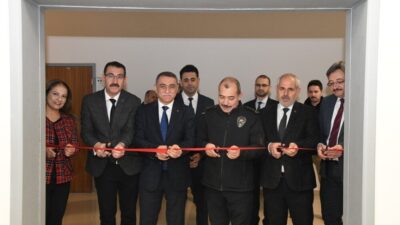 Kırşehir'de Mühendislik Mimarlık Fakültesi'nde açılan 'Dijital Sıfır Atık Laboratuvarı' projesi,