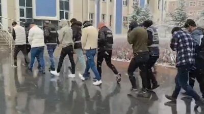 Kırşehir'de yapılan operasyonda uyuşturucu ticareti yapan 7 kişi tutuklandı. Polis