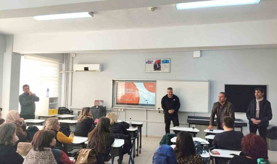 Köyceğiz'deki Fen Lisesi'nde Geleceğin Sınıfı Laboratuvarı'nda öğretmenlere eğitim verildi. Avni