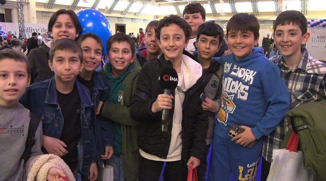 Cumhurbaşkanlığı Külliyesi'nde düzenlenen "Külliye’de Ramazan" etkinlikleri, Mehteran takımının coşkulu performansıyla