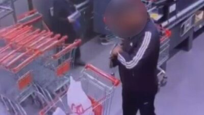 Ankara'nın Akyurt ilçesindeki markette kasiyerin telefonunu çalan hırsız, güvenlik kamerasına