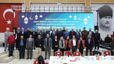 Keçiören Belediye Başkanı Mesut Özarslan, Sivaslı vatandaşlarla iftar sofrasında buluştu.